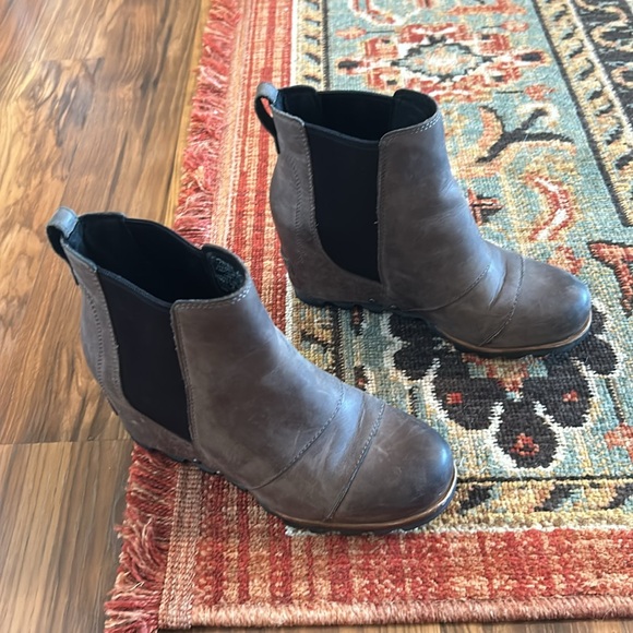 Sorel wedged booties size 7 - Picture 2 of 5